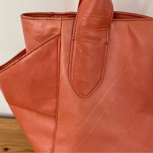 Hobo International large leather tote in salmon color. - Picture 5 of 16